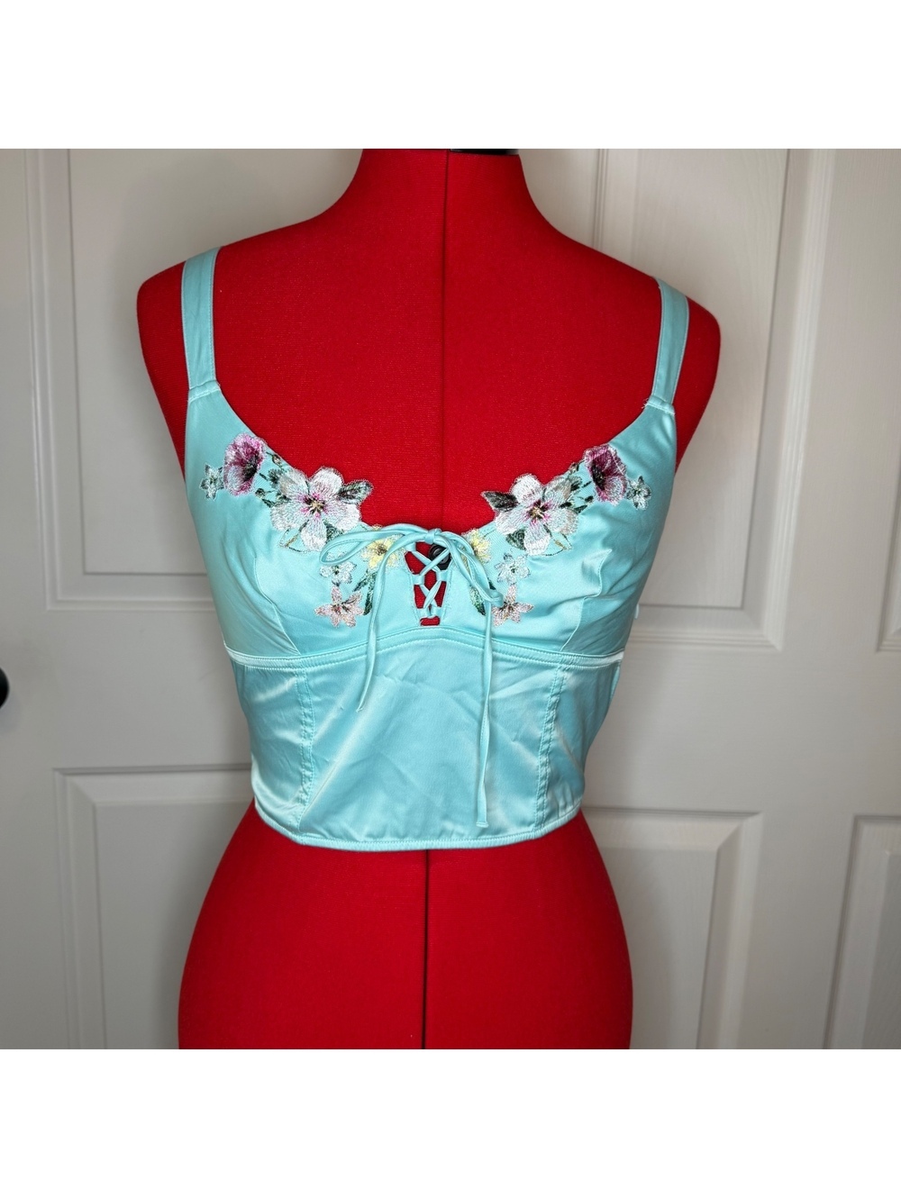 Victoria Secret Light Blue Satin Cropped Tank Embroidered Flowers Womens S